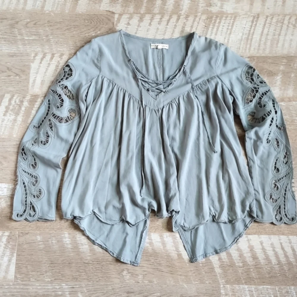 Blush Noir Lace-up Top - Picture 2 of 15